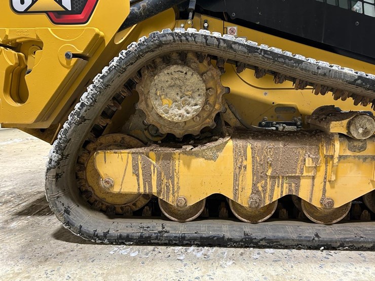 2023-caterpillar-259d3-image-13