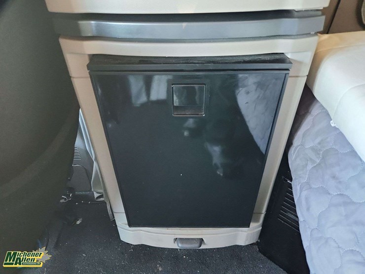 2024-peterbilt-579-image-24