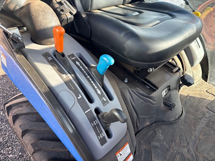 new-holland-25s-utility-tractor-image-18