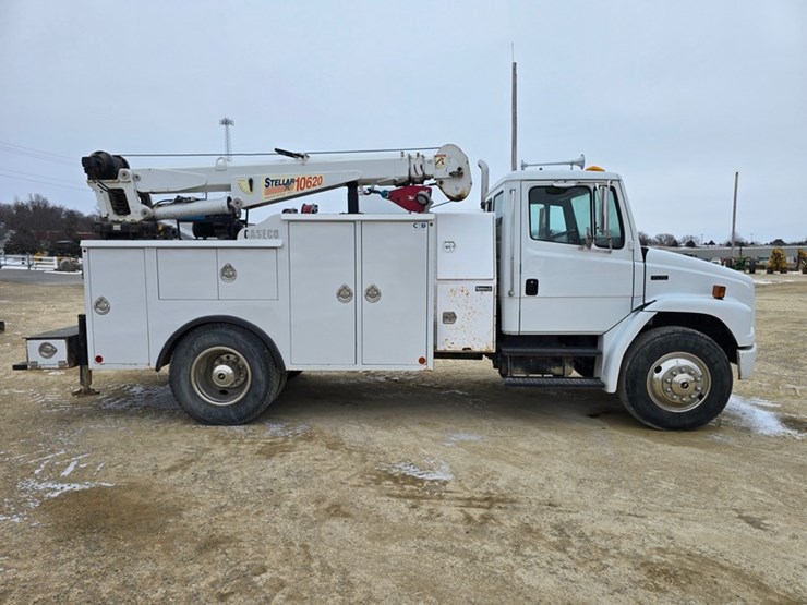 2000-freightliner-fl70-image-9