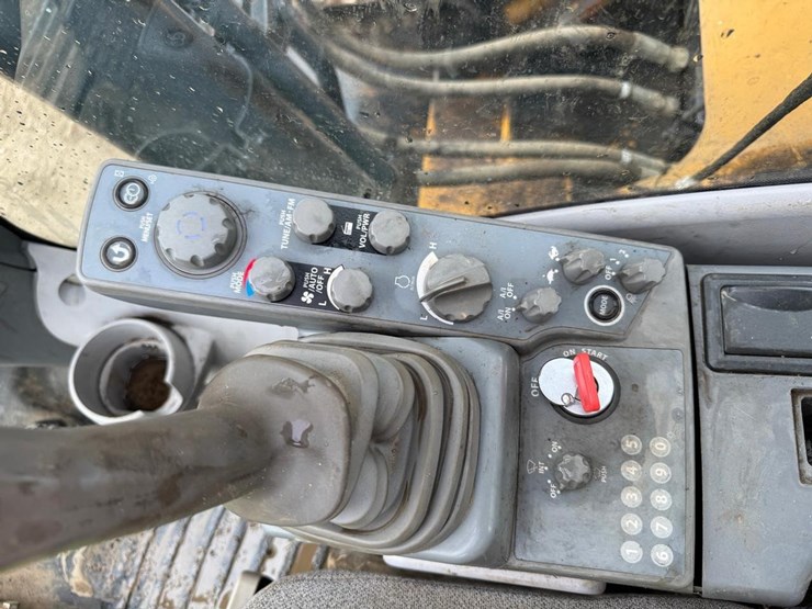 2019-deere-210g-lc-image-26