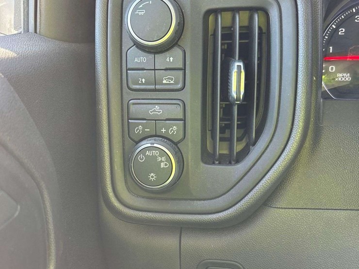 2021-chevrolet-silverado-1500-image-14