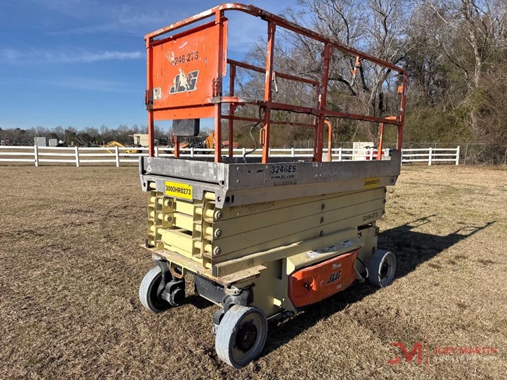 2015-jlg-3246es-image-4