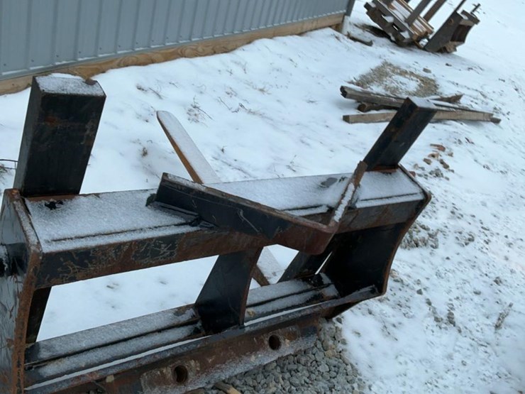 2016-case-621f-xr-image-70