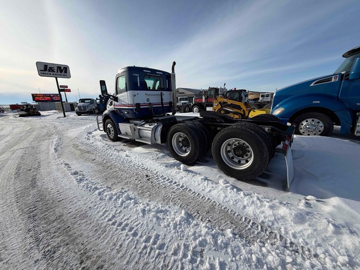 2015-peterbilt-579-image-3