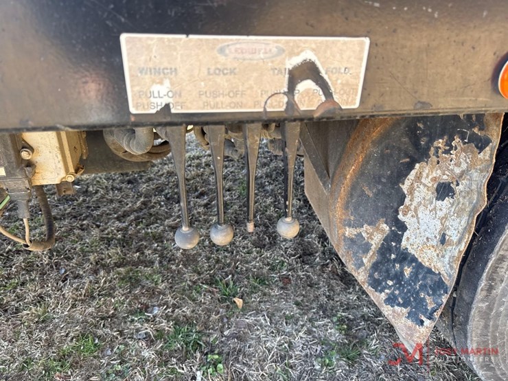 2019-peterbilt-348-image-10