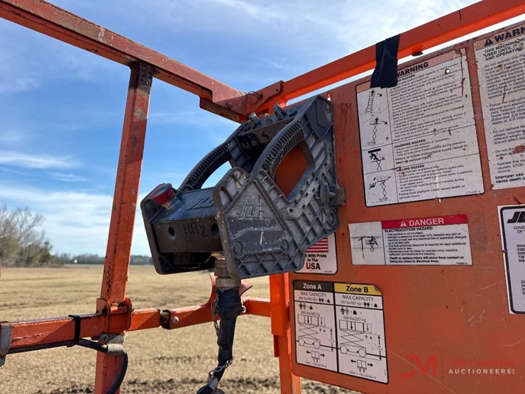 2015-jlg-3246es-image-11