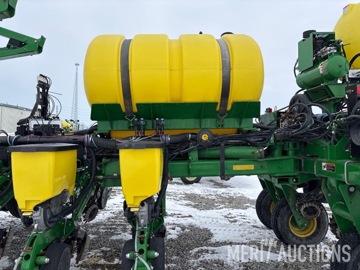 2015-john-deere-1775nt-image-16