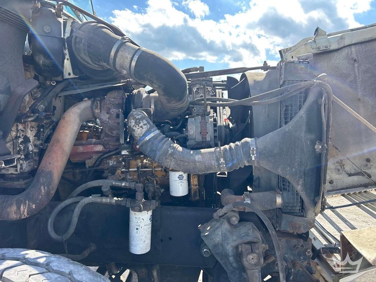 1996-freightliner-fld112sd-image-10