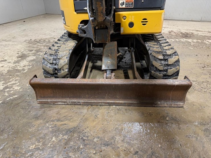 2016-deere-26g-image-10