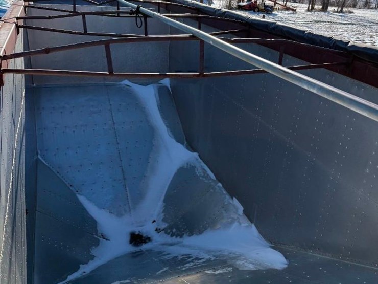 1975-cornhusker-hopper-image-8