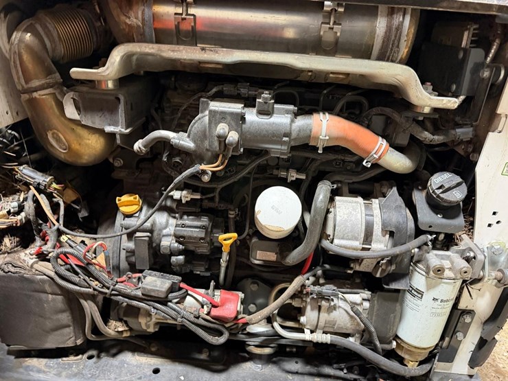 2023-bobcat-t770-image-14
