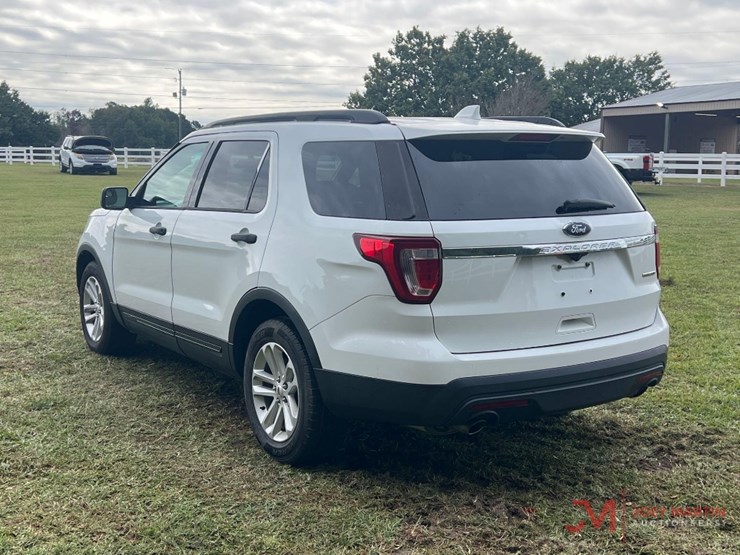 2016-ford-explorer-image-4