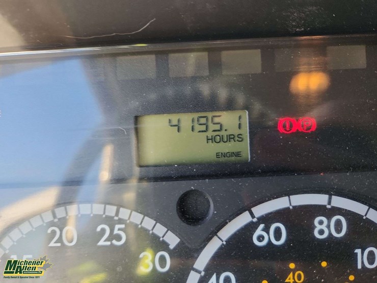 2005-freightliner-m2-106-image-24