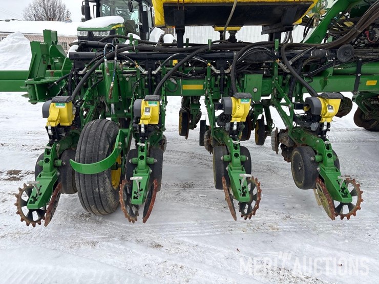 2016-john-deere-1775nt-image-13