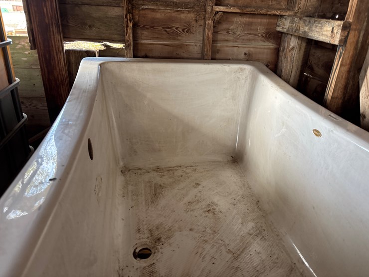 #393-•-jacuzzi-bath-tub,-never-installed-image-3