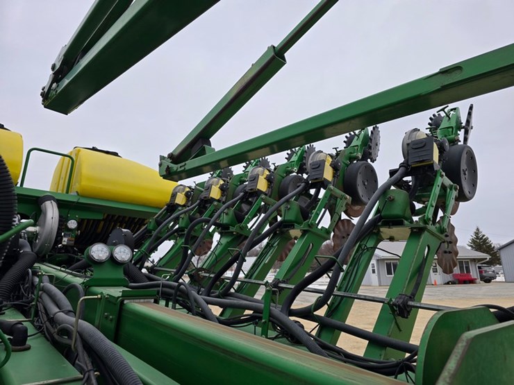 john-deere-1790-image-13