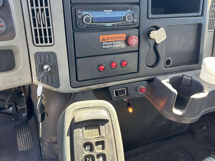 2013-international-durastar-4300-image-16