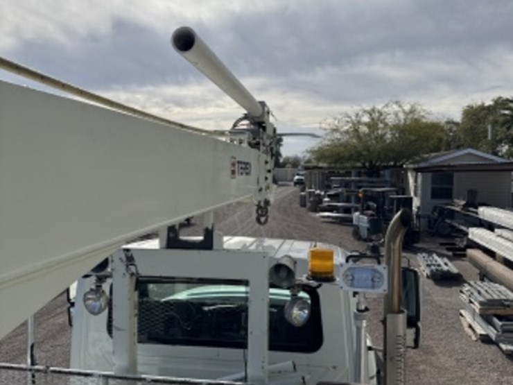 2012-international-7400-image-31