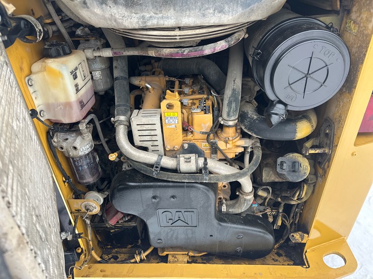 caterpillar-242d-image-40