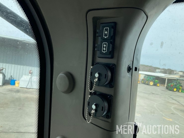 2024-john-deere-8r-410-image-61