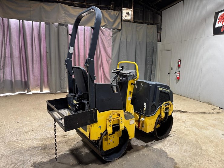 2013-bomag-bw900-50-image-5