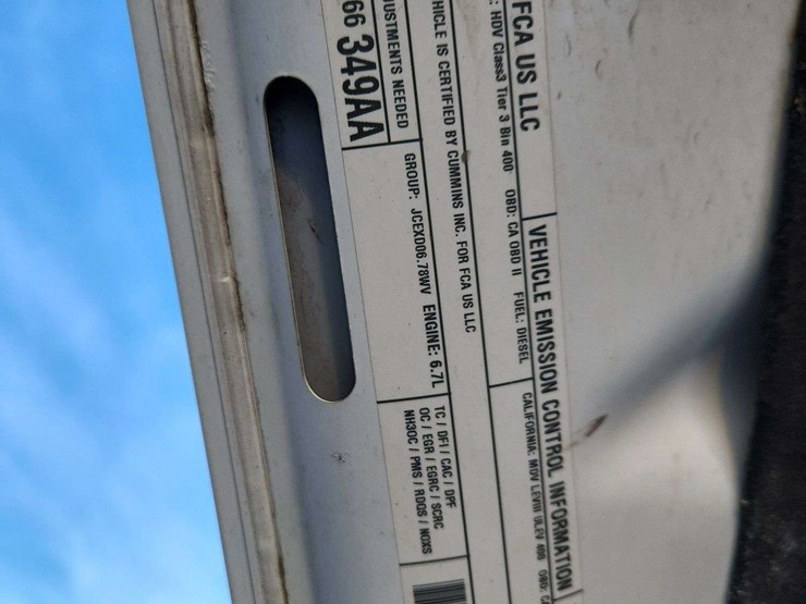 2018-dodge-3500-image-32