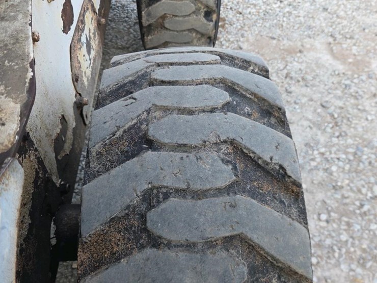 2007-bobcat-s300-image-15