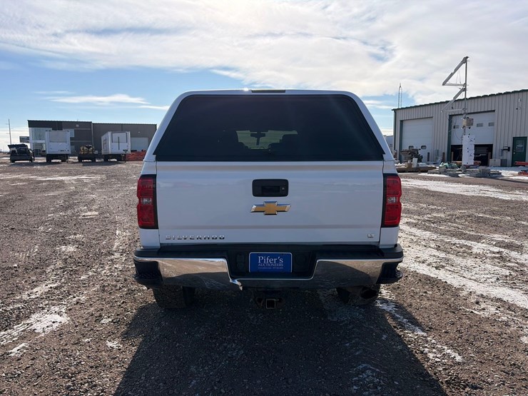 2018-chevrolet-k2500-image-8