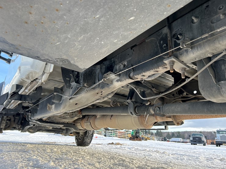 2021-ford-f550-image-39