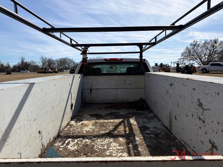 2013-chevrolet-2500-image-14