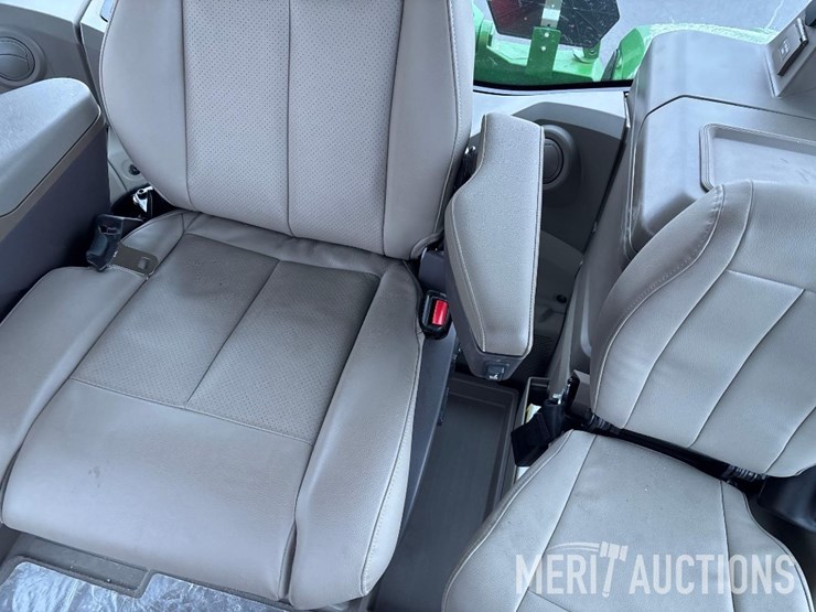 2024-john-deere-8r-370-image-44