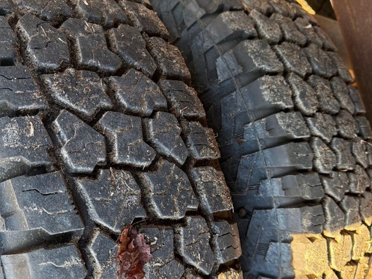 2001-sierra-3500-pickup-truck-image-13