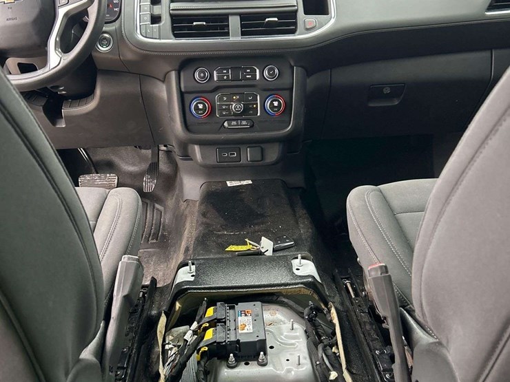 2023-chevrolet-tahoe-image-25