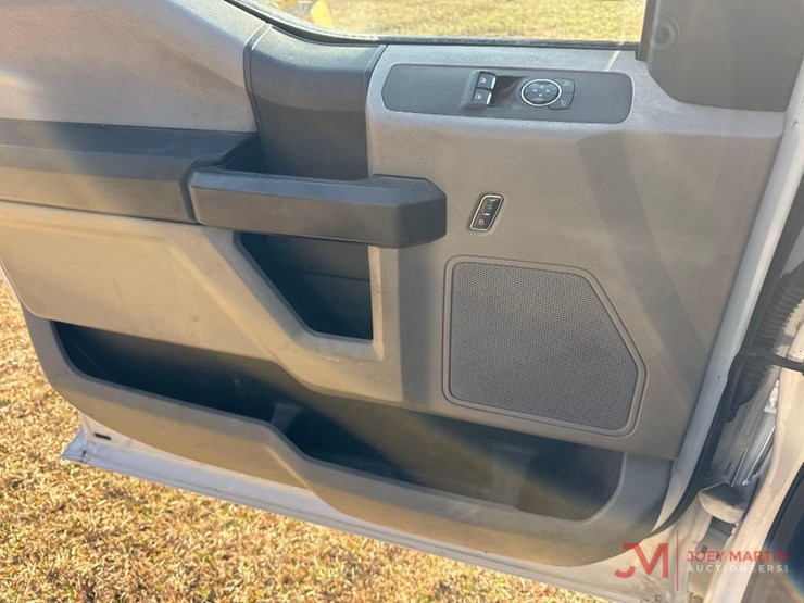 2017-ford-f550-xl-image-34