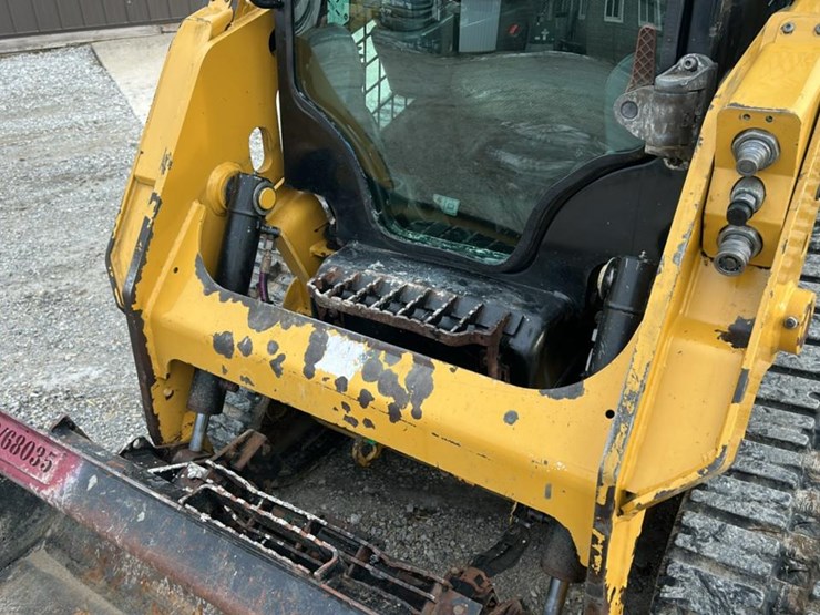 2019-caterpillar-249d-image-13