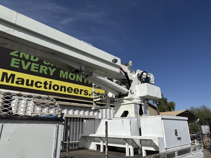 2012-international-7400-image-23