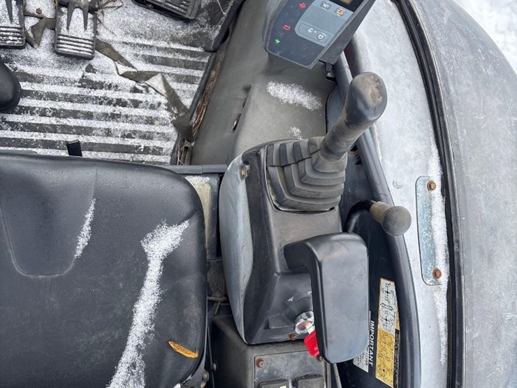 2006-deere-35d-image-22