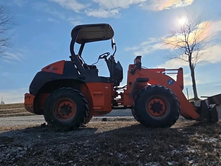 2017-hitachi-zw80-5b-image-6