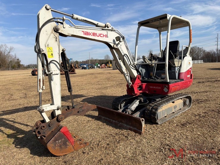 2020-takeuchi-tb230-image-3