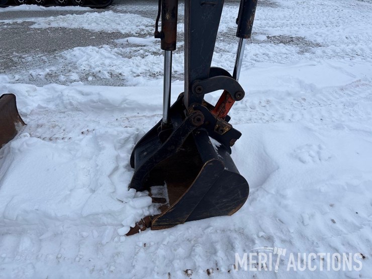 2006-deere-35d-image-9