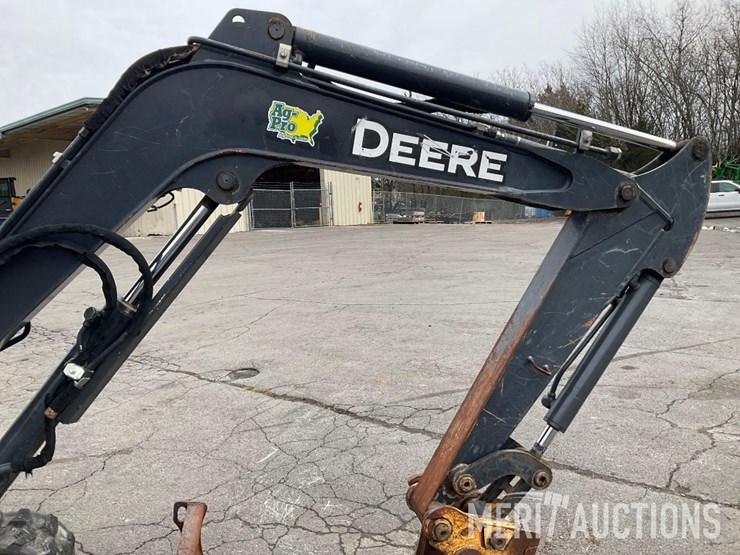 2019-deere-30g-image-30