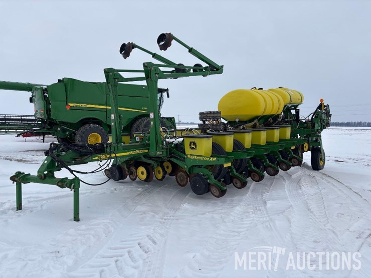 2010-john-deere-1770nt-image-1