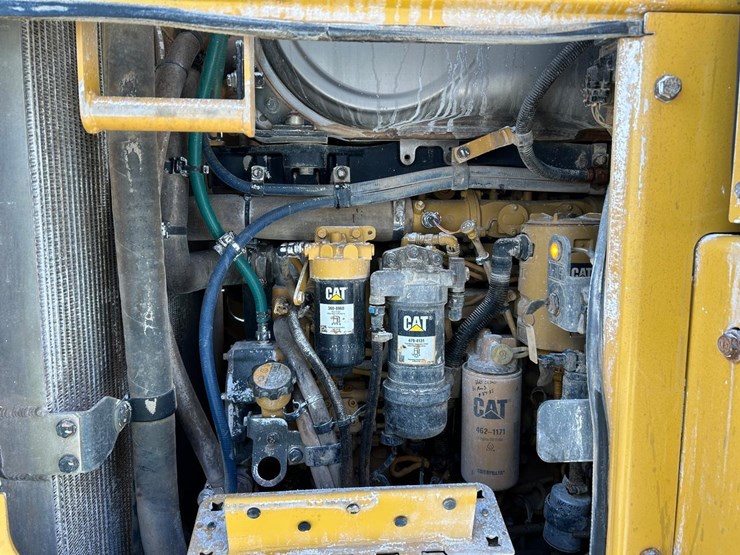 2017-caterpillar-963k-image-15