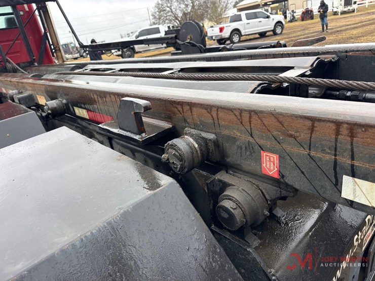 2010-mack-gu713-granite-roll-off-truck-image-24