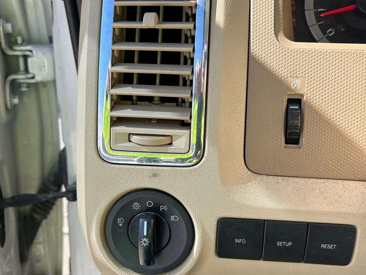 2012-ford-escape-image-15