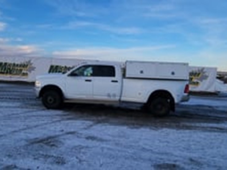 2018-dodge-3500-image-5