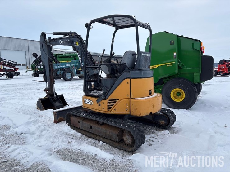 2006-deere-35d-image-5
