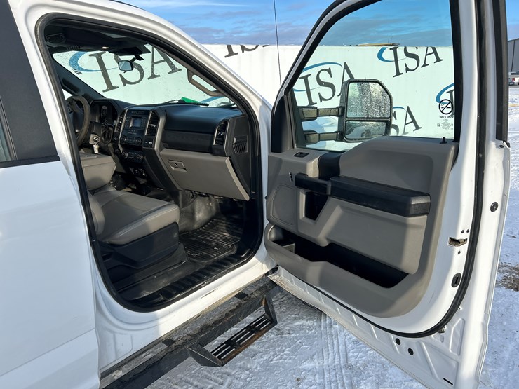 2021-ford-f550-image-65