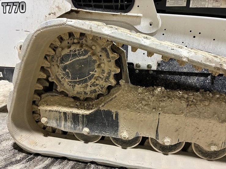 2021-bobcat-t770-image-14